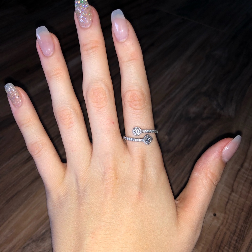 Pandora Ring (barely worn) size 8 - Picture 1 of 2